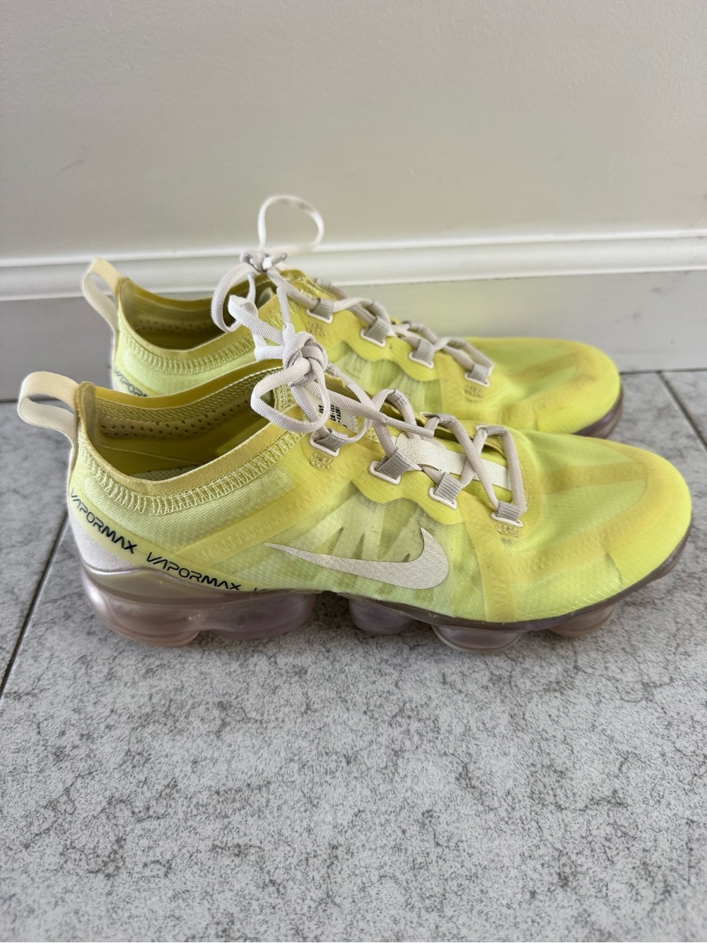 Nike vapor max  women’s Yellow and White VaporMax Inner Tag Detail